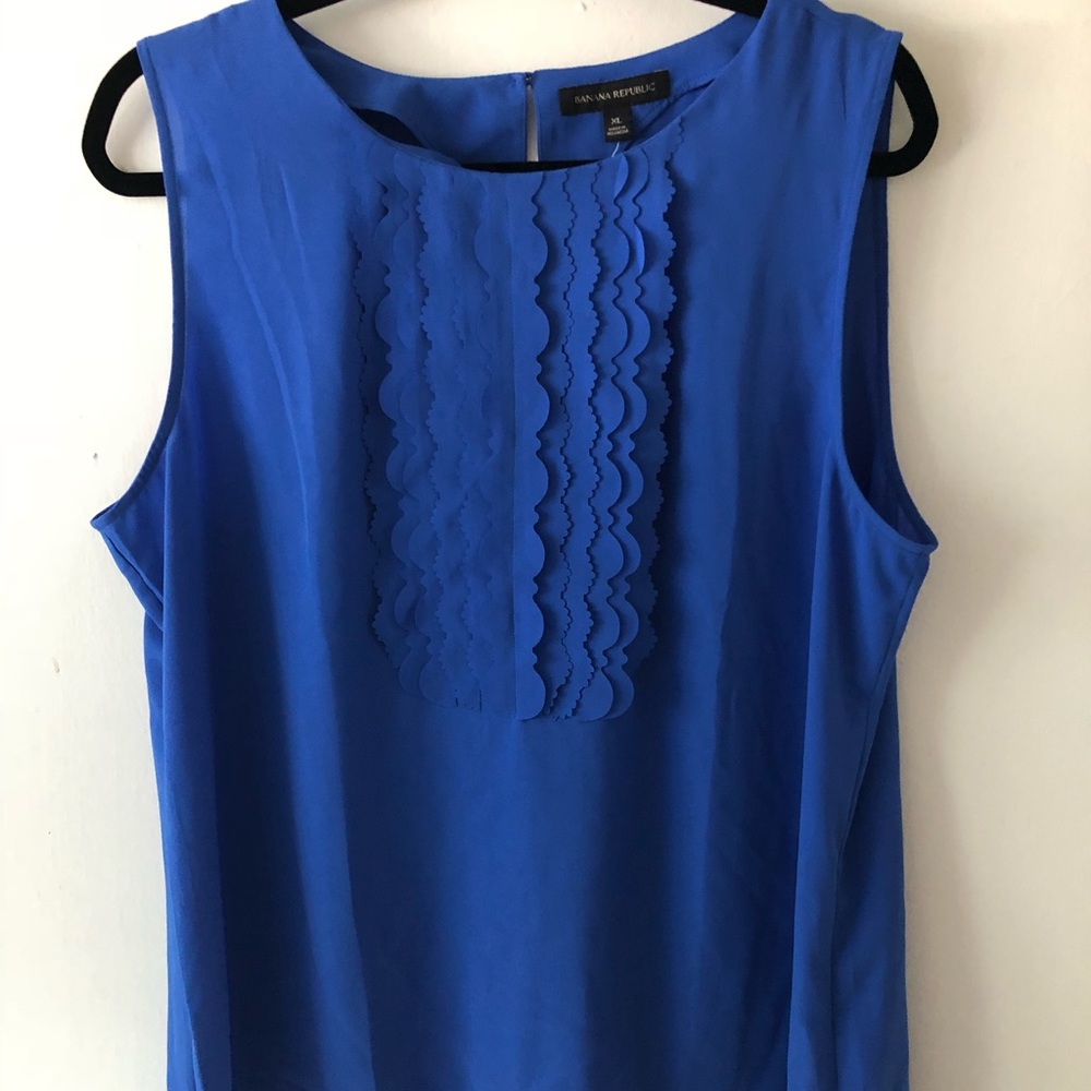 Banana Republic sleeveless blouse. Size XL